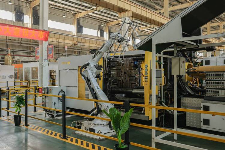长虹模塑智能注塑工厂构建mes系统 实时采集数据可实现产品追溯